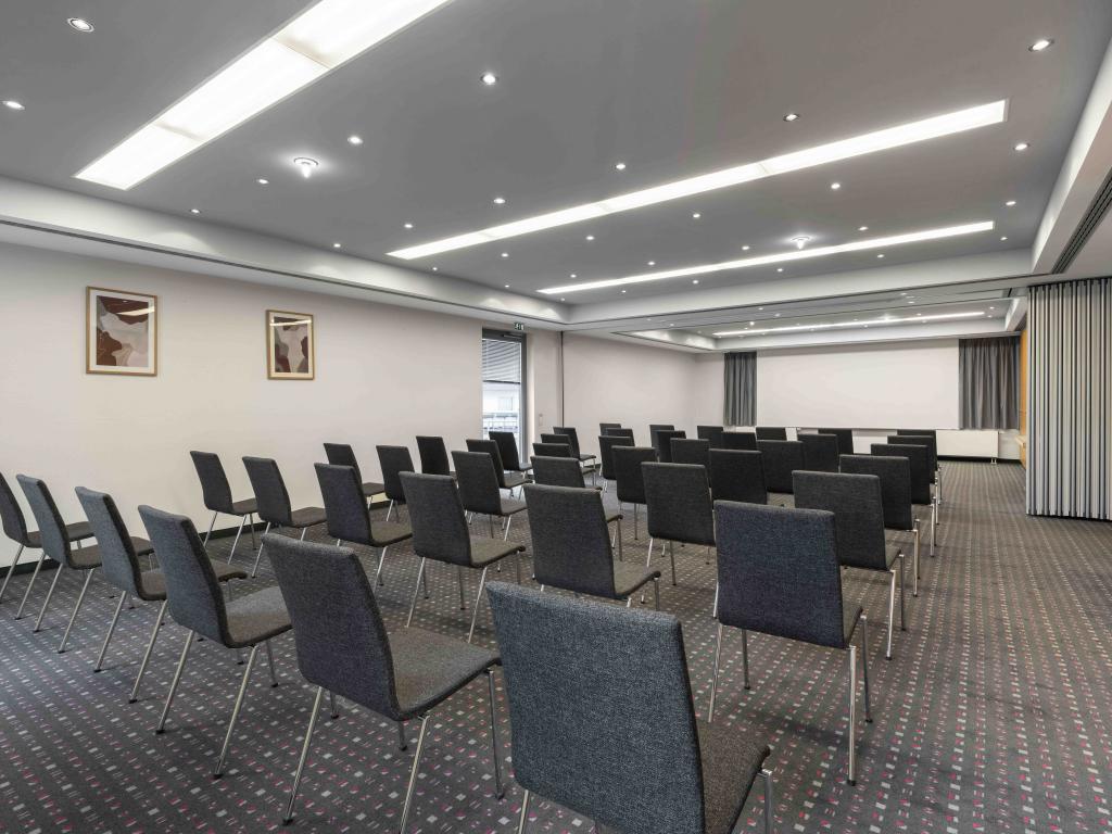 Ramada by Wyndham Essen #9